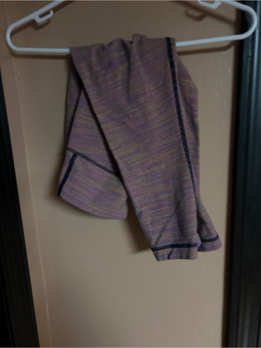 Used- Lululemon Women’s Retired leggings. No size sticker best size small/ med.
